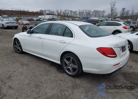 2017 Mercedes-Benz E 300 4Matic z USA, uszkodzony, nr VIN WDDZF4KBXHA014852